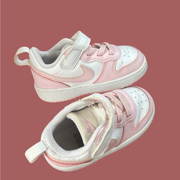 Nike Kids Sneakers in Pink and White - Picture 2 of 7